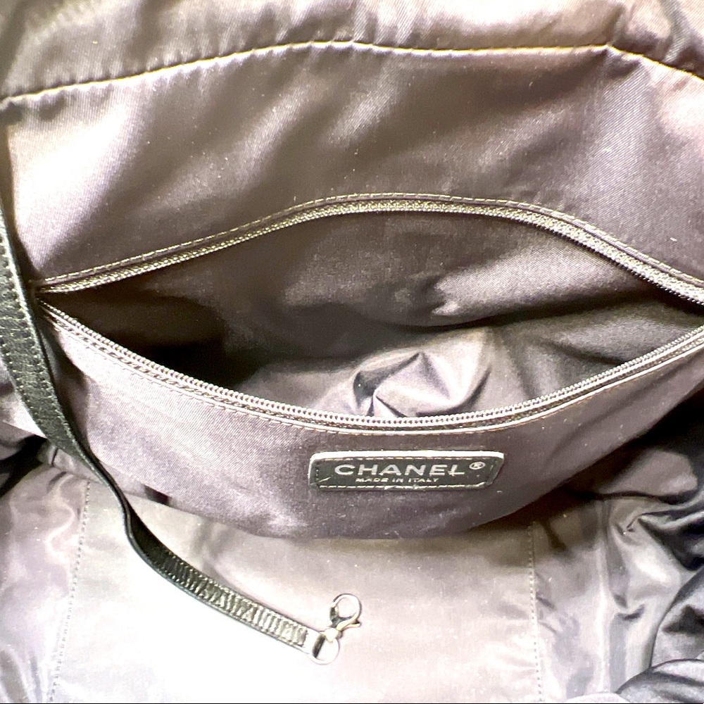 Authentic Chanel Handbag - Picture 5 of 11